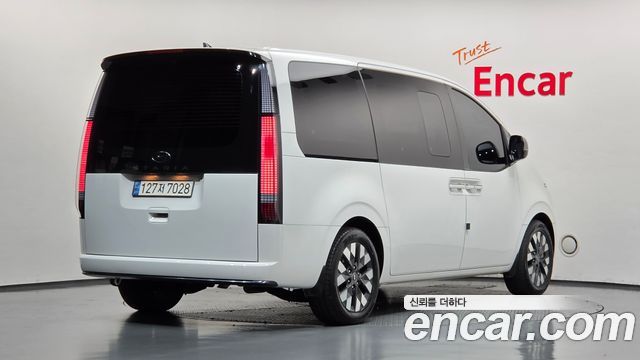 Hyundai Staria 2023 — photo 2