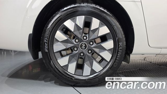 Hyundai Staria 2023 — photo 5
