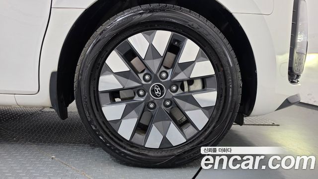 Hyundai Staria 2023 — photo 7