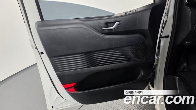 Hyundai Staria 2023 — photo 14