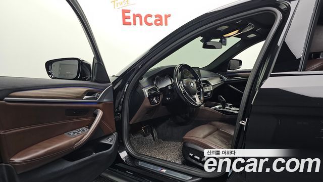 BMW 5-Series 2017 — photo 10