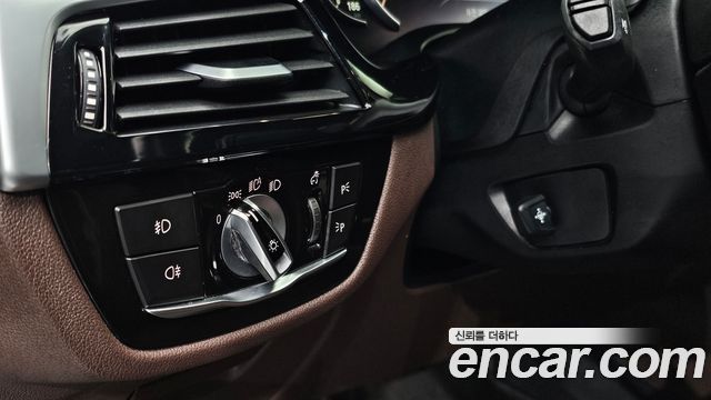 BMW 5-Series 2017 — photo 12
