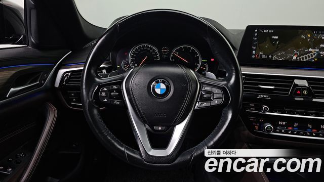 BMW 5-Series 2017 — photo 13