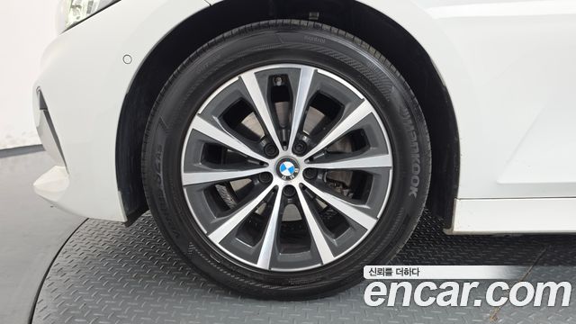 BMW 3-Series 2023 — photo 5