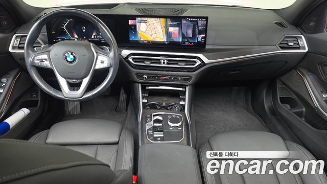 BMW 3-Series 2023 — photo 10
