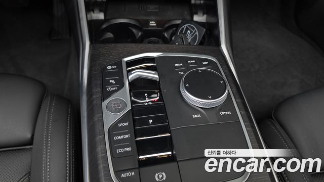 BMW 3-Series 2023 — photo 12
