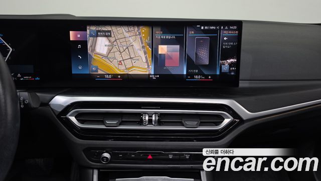 BMW 3-Series 2023 — photo 18