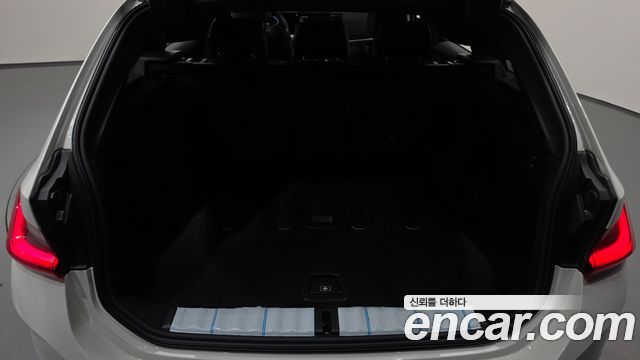 BMW 3-Series 2023 — photo 25