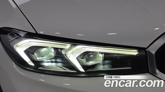 BMW 3-Series 2023 — photo 8