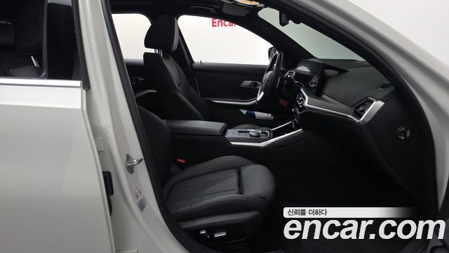 BMW 3-Series 2023 — photo 16
