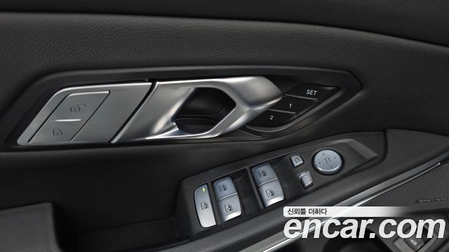 BMW 3-Series 2023 — photo 27
