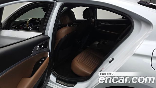 Genesis G70 2019 — photo 16