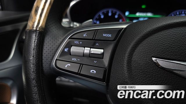 Genesis G70 2019 — photo 28