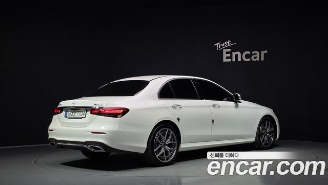 Mercedes-Benz E-Class 2023 — photo 2