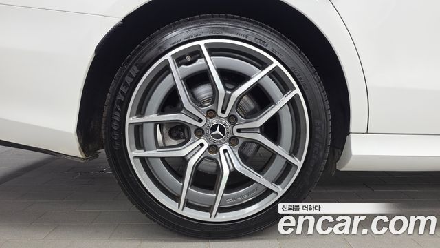 Mercedes-Benz E-Class 2023 — photo 5