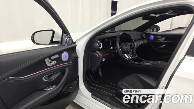 Mercedes-Benz E-Class 2023 — photo 13
