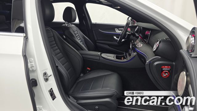 Mercedes-Benz E-Class 2023 — photo 17