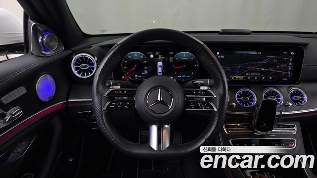 Mercedes-Benz E-Class 2023 — photo 19
