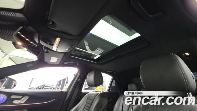 Mercedes-Benz E-Class 2023 — photo 24