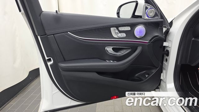 Mercedes-Benz E-Class 2023 — photo 14