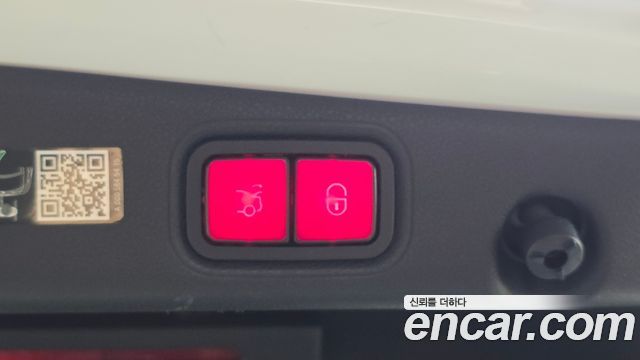 Mercedes-Benz E-Class 2023 — photo 16