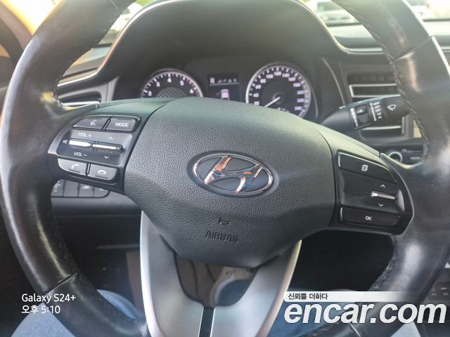 Hyundai AVANTE 2020 — photo 11