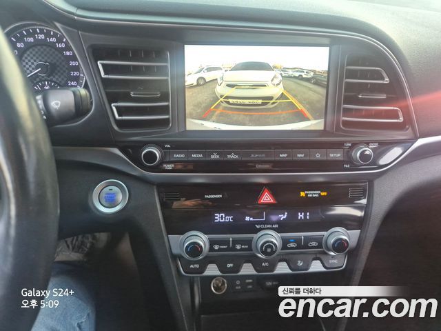 Hyundai AVANTE 2020 — photo 15