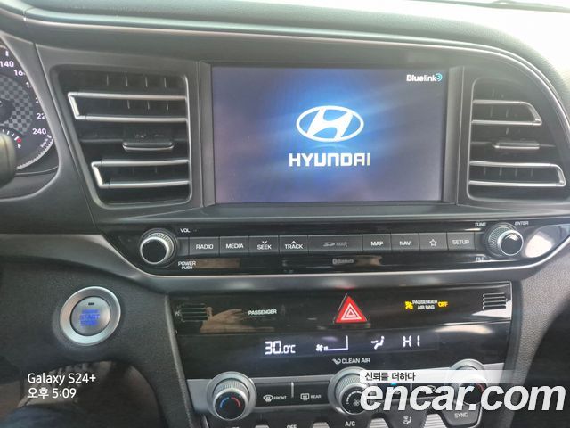 Hyundai AVANTE 2020 — photo 16