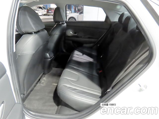 Hyundai AVANTE 2023 — photo 12