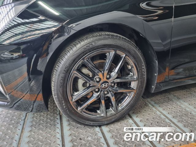 Hyundai AVANTE 2019 — photo 17
