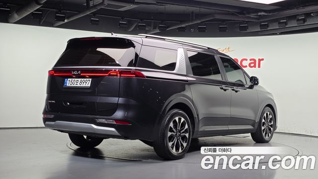 Kia Canival 2023 — photo 2