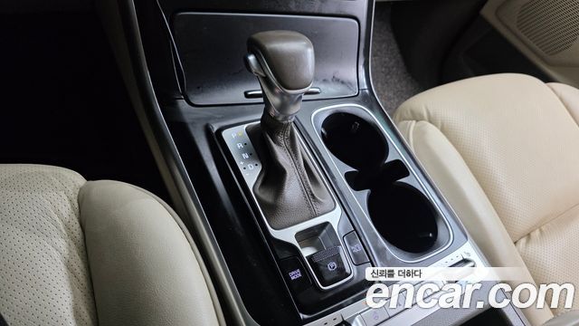Kia Canival 2023 — photo 9