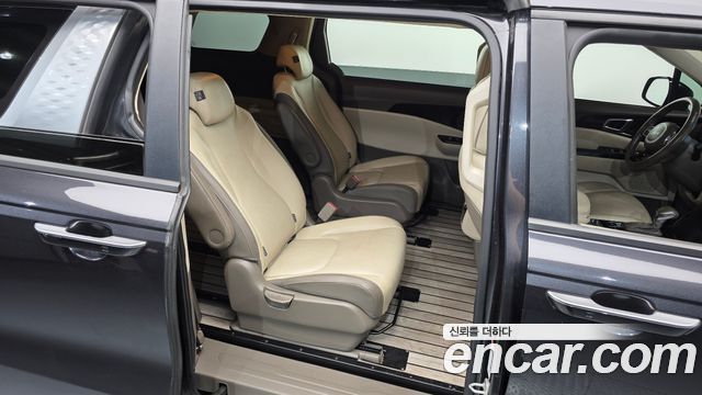 Kia Canival 2023 — photo 12