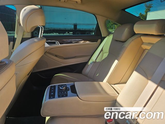 Genesis G80 2017 — photo 18