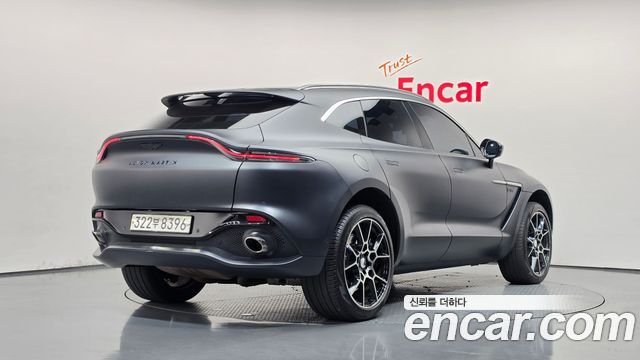 Aston Martin DBX 2021 — photo 2