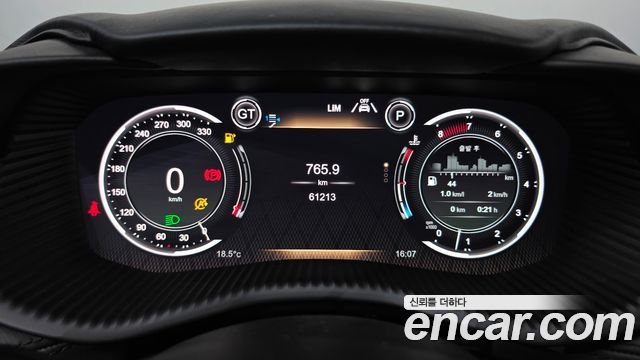 Aston Martin DBX 2021 — photo 11