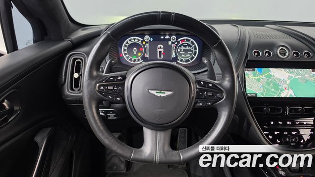 Aston Martin DBX 2021 — photo 18
