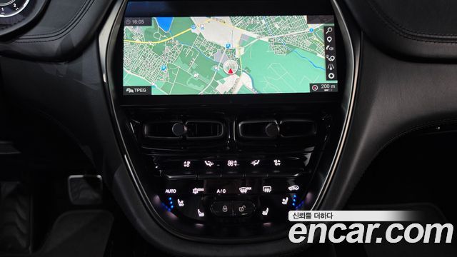 Aston Martin DBX 2021 — photo 19