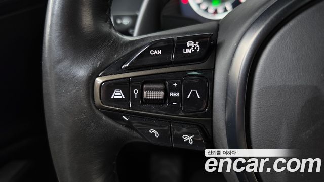 Aston Martin DBX 2021 — photo 21