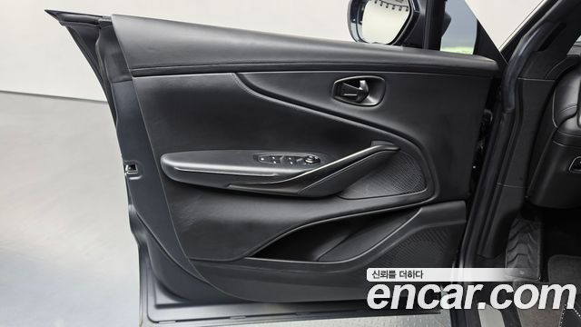 Aston Martin DBX 2021 — photo 14