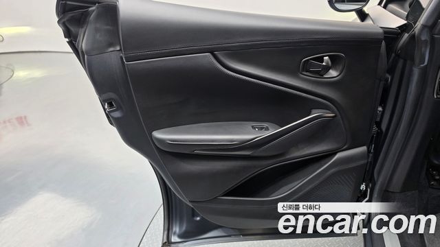 Aston Martin DBX 2021 — photo 15