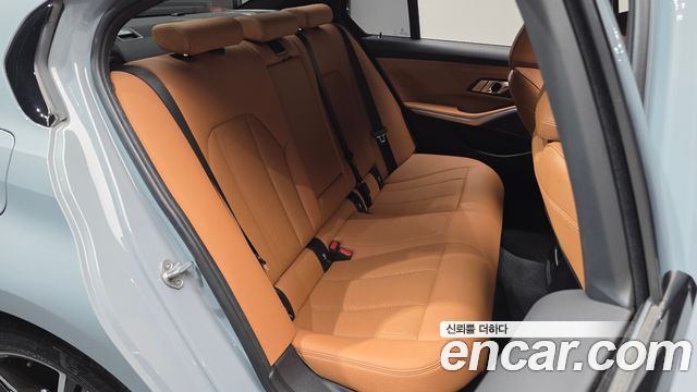 BMW 3-Series 2023 — photo 18