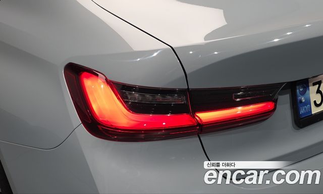 BMW 3-Series 2023 — photo 9