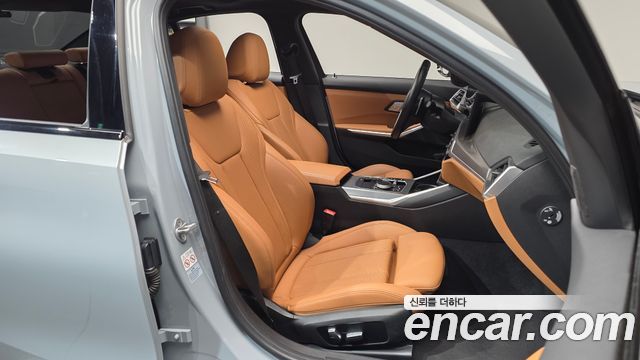 BMW 3-Series 2023 — photo 16