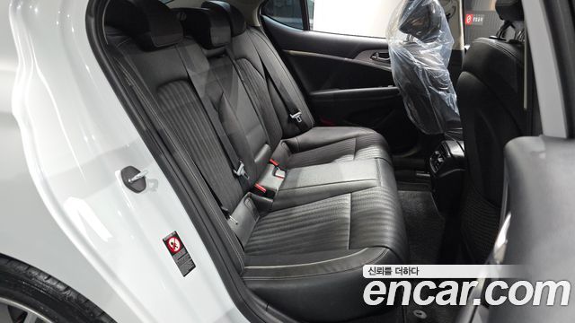 Genesis G70 2020 — photo 17