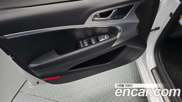 Genesis G70 2020 — photo 14