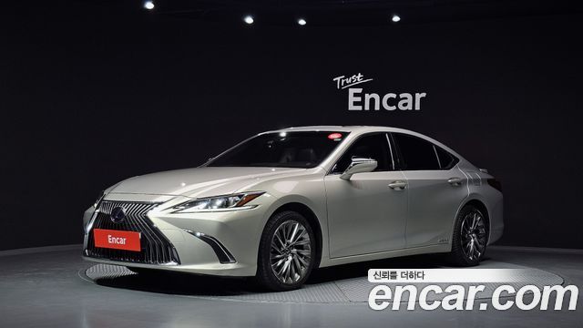 Lexus ES 2019 — photo 1