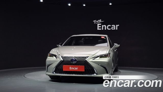 Lexus ES 2019 — photo 3