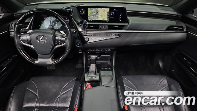 Lexus ES 2019 — photo 10