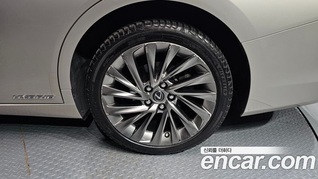 Lexus ES 2019 — photo 7
